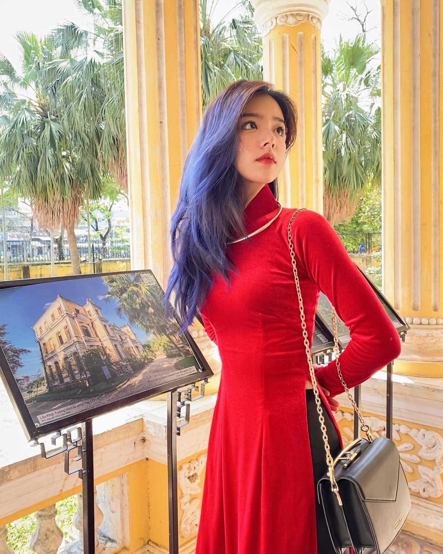 Vietnamese college student who feels like a Korean actress.