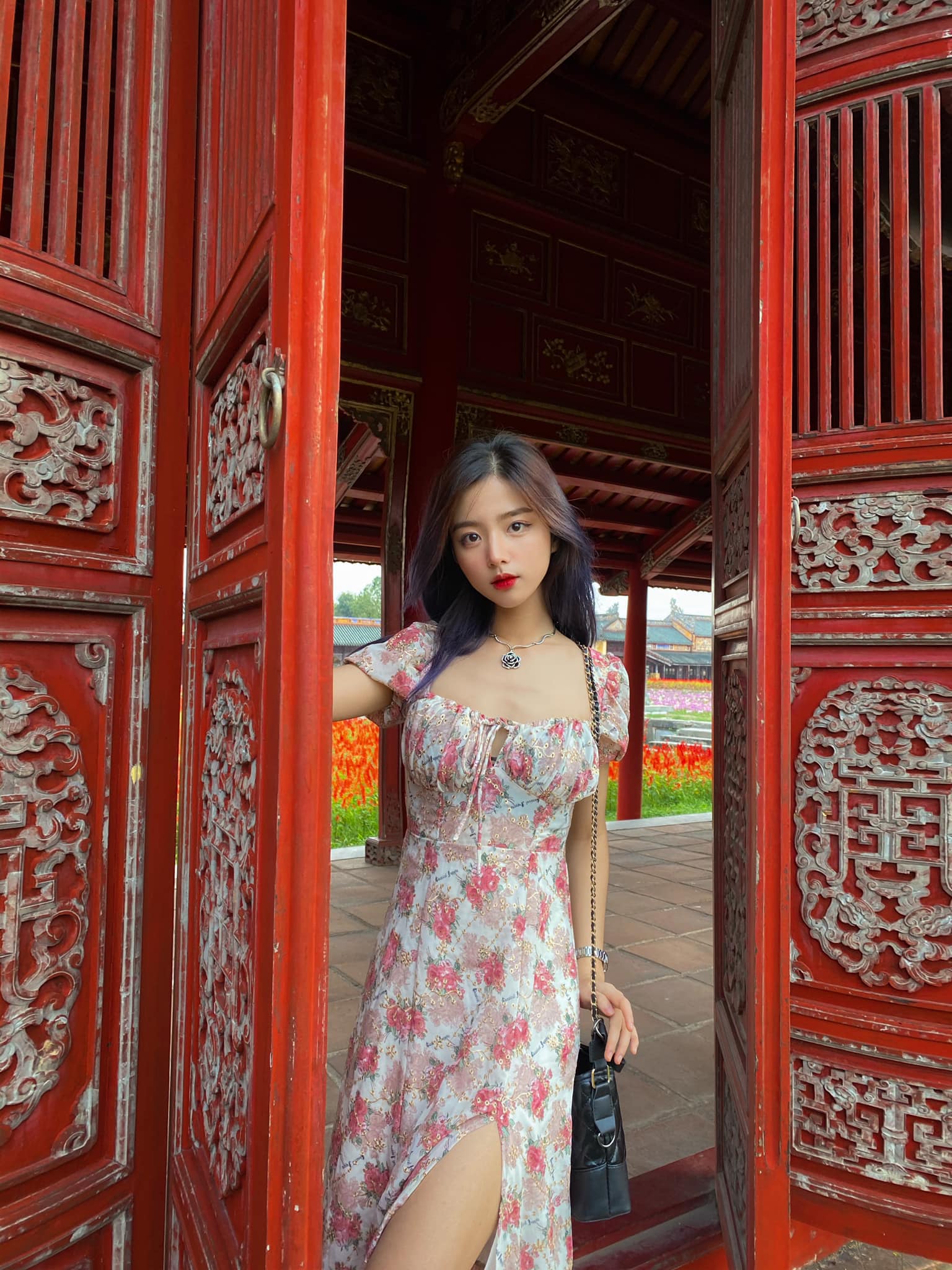 Vietnamese college student who feels like a Korean actress.