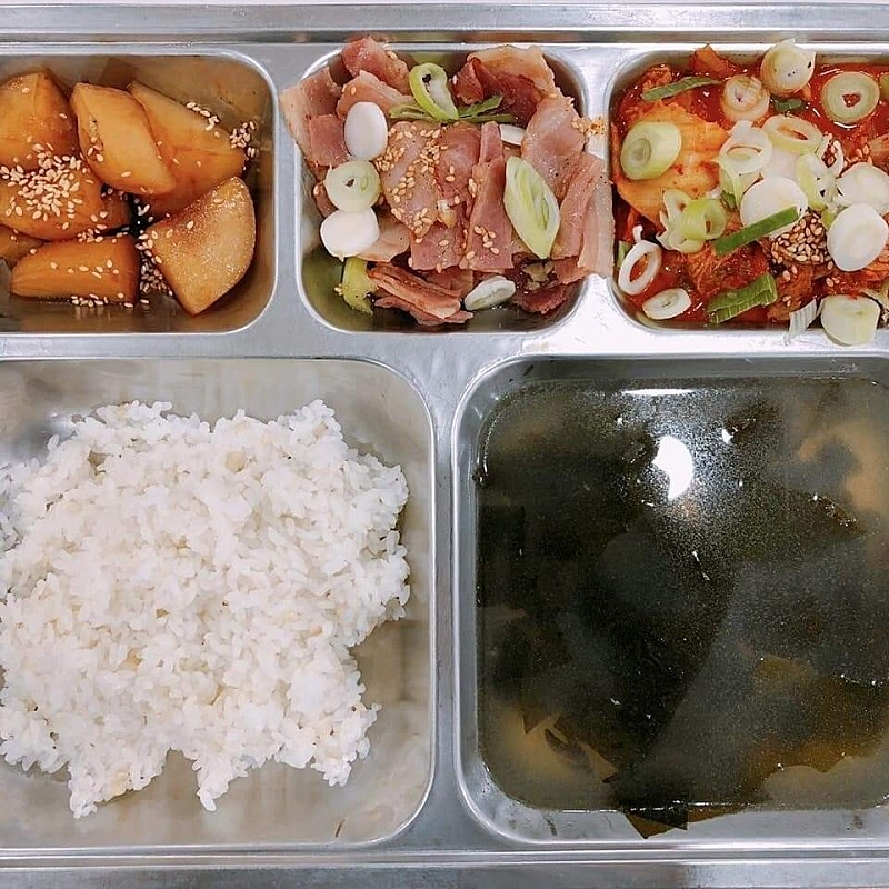 A private company did a demonstration of a military meal service.