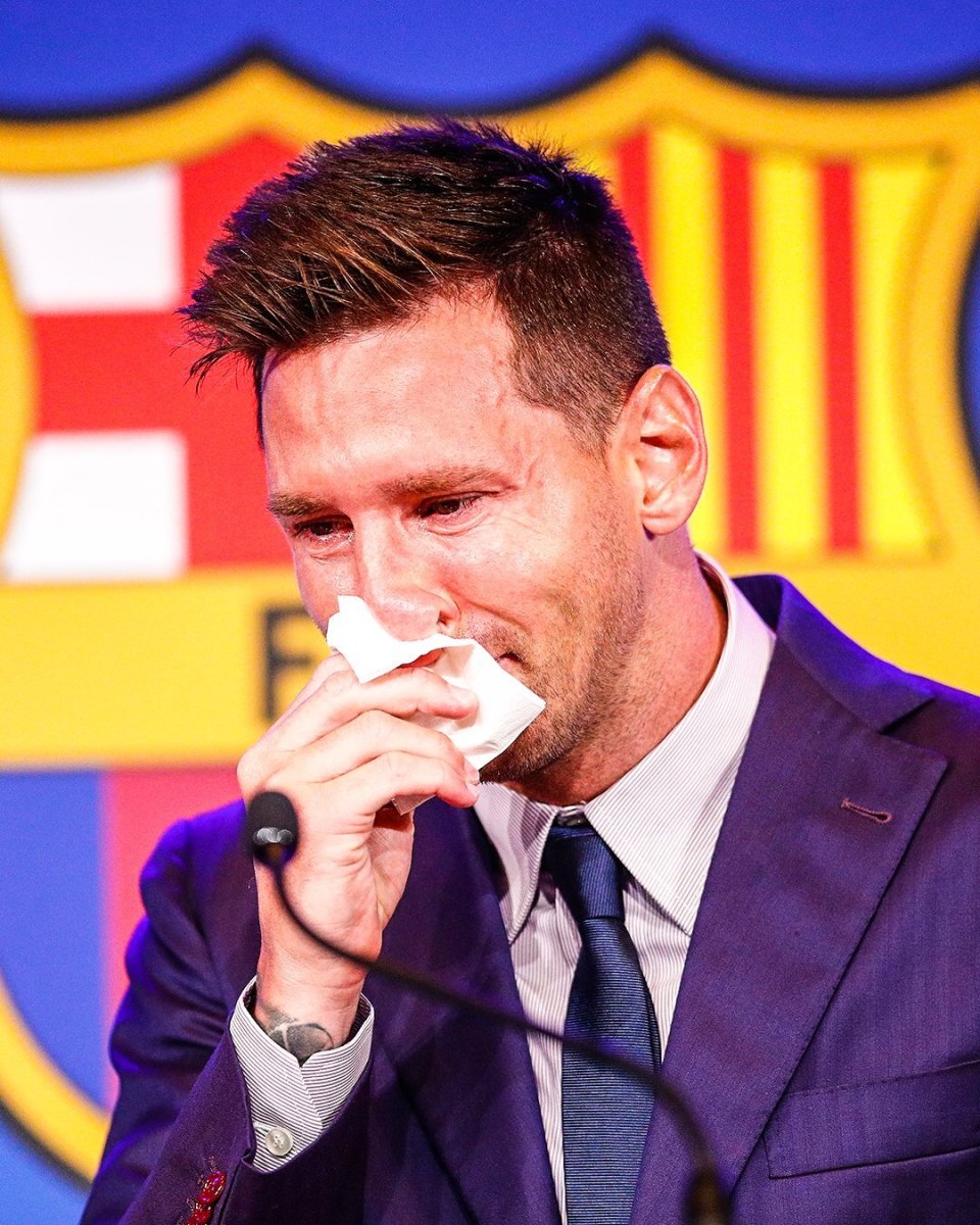 Messi finally showed tears at the press conference.jpg