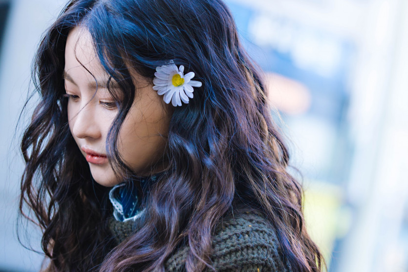 Oh Yeon-seo with flowers in her hair