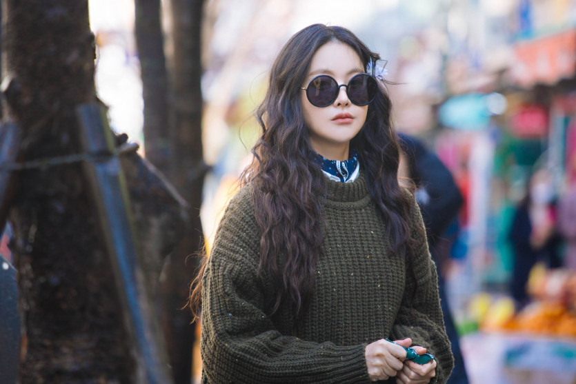 Oh Yeon-seo with flowers in her hair