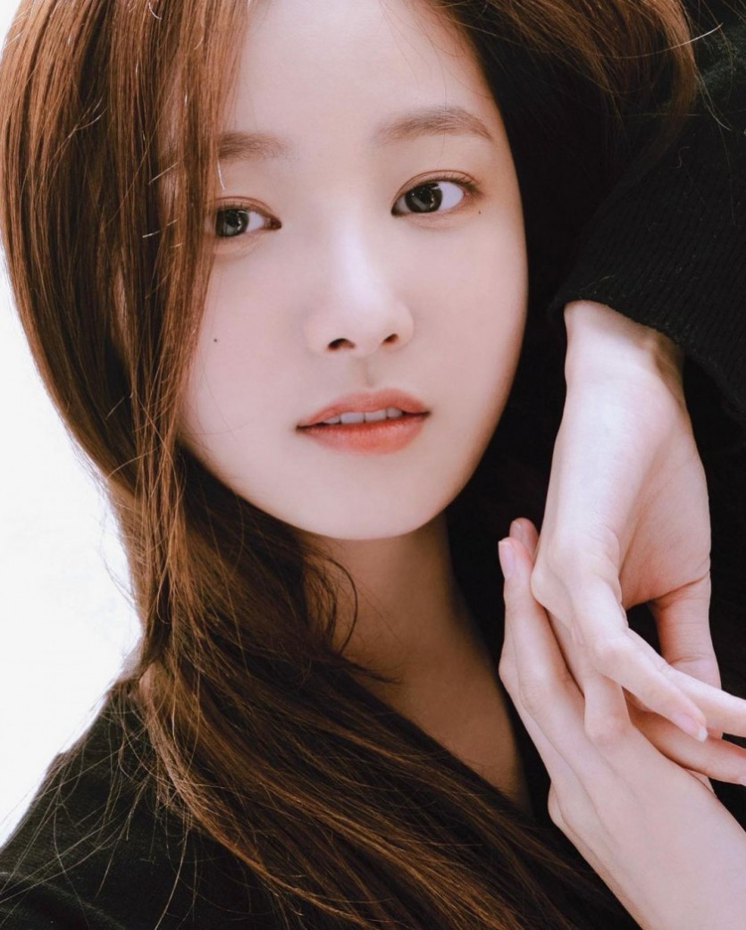 Yeonwoo Instagram_Under Eye Dot