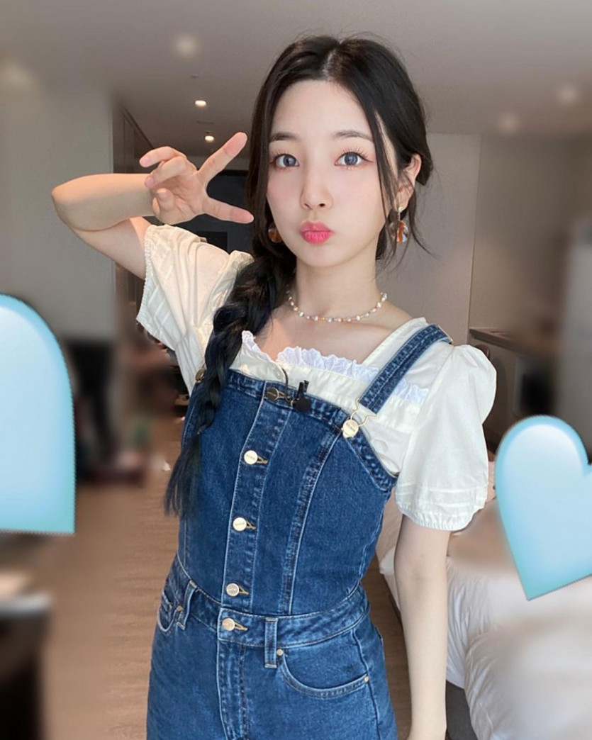 Daily Yeon-hee's blue overalls