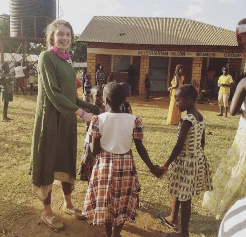 A Western actress who volunteers as a hobby.