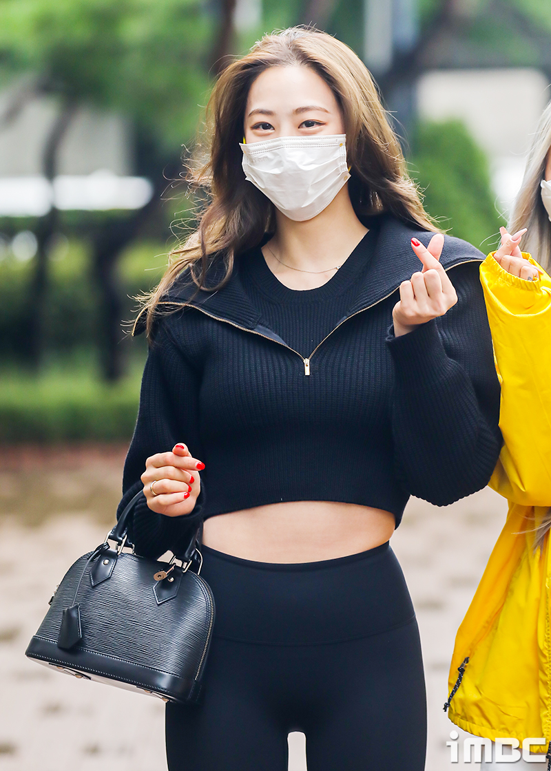 Dasom's way to work leggings