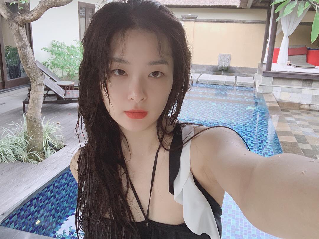 Red Velvet Seulgi, who is a bit disappointed compared to Yeri...Show your swimsuit body...