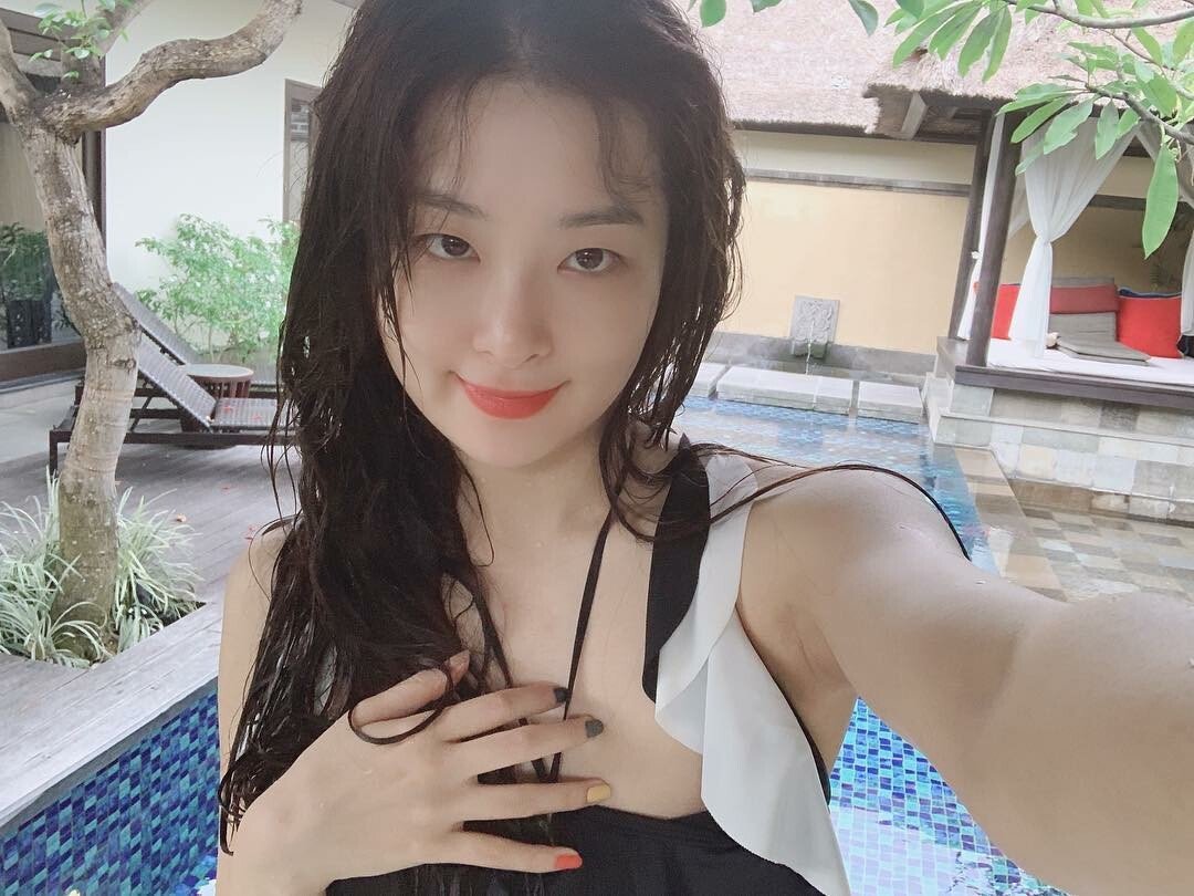 Red Velvet Seulgi, who is a bit disappointed compared to Yeri...Show your swimsuit body...