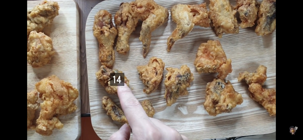 '치킨 한마리' 와 '두마리 치킨 세트' 의 닭 크기 차이 ^,^