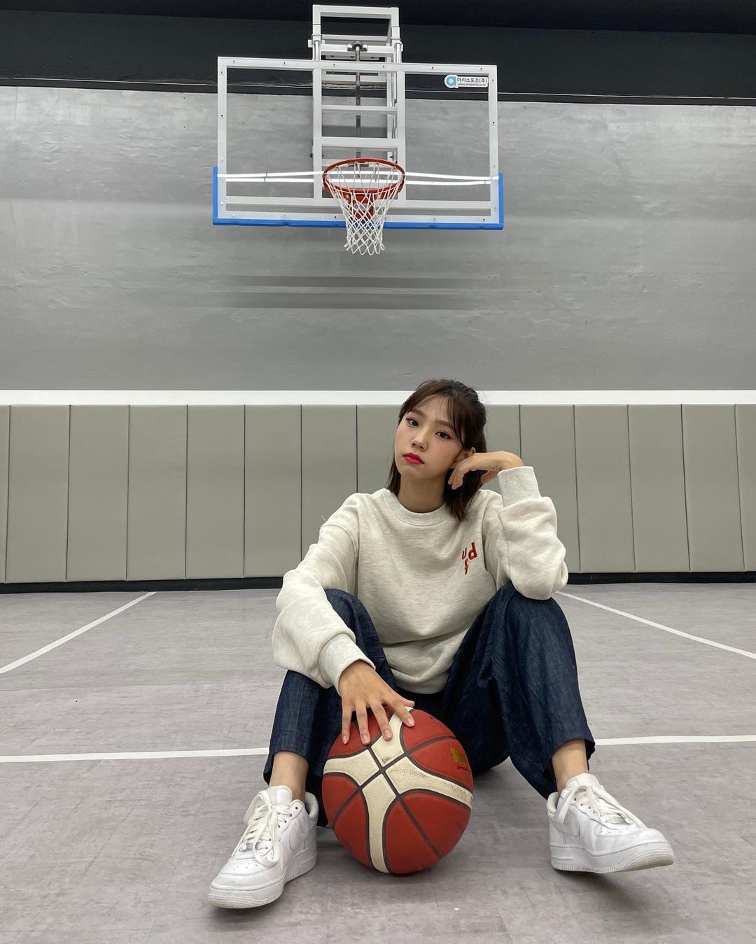 Lee Yeo Reum from WJSN on the court.jpg