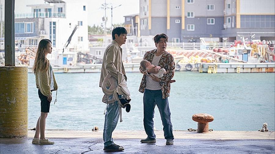 Movie broker Still Cut (Song Kang-ho, Kang Dong-won, IU)jpg