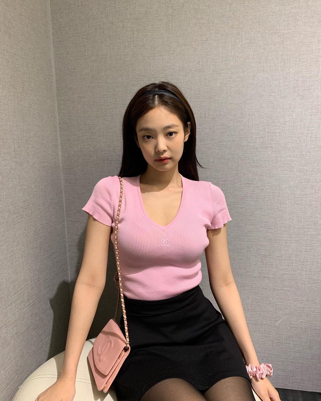 JENNIE in black pink.