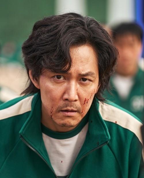 Lee Jung Jae is bad at acting in the squid game.