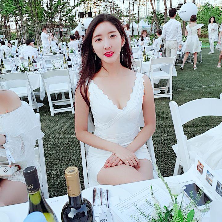 Model Cho Eun Bi.