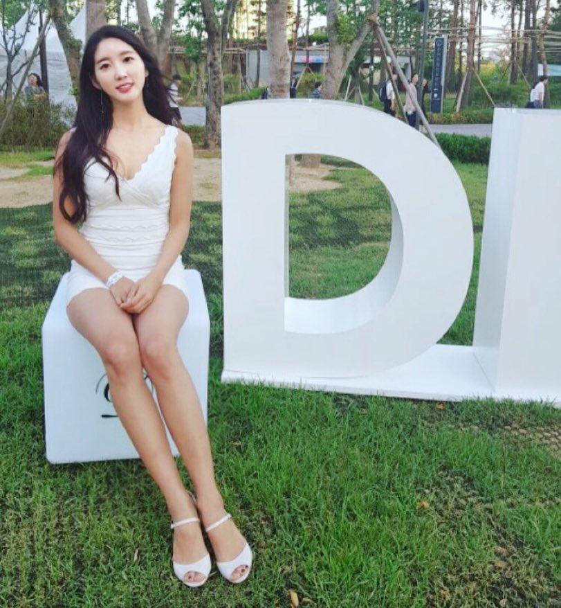 Model Cho Eun Bi.