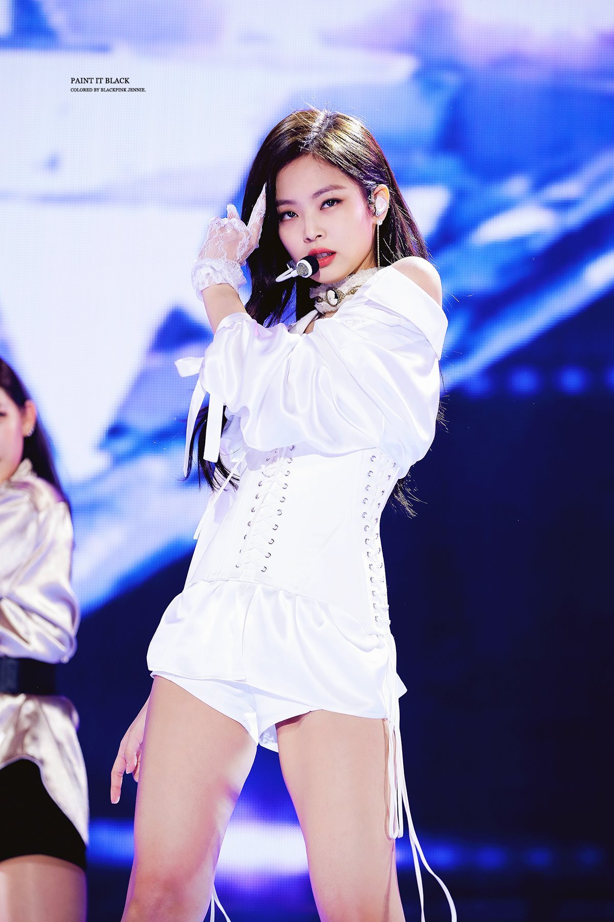 BLACKPINK JENNIE. Black and white.