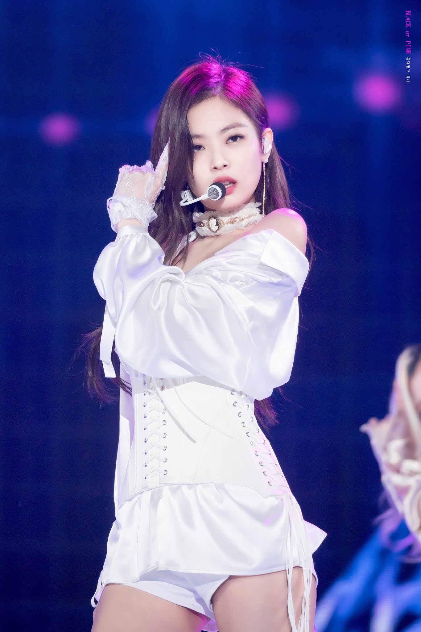 BLACKPINK JENNIE. Black and white.