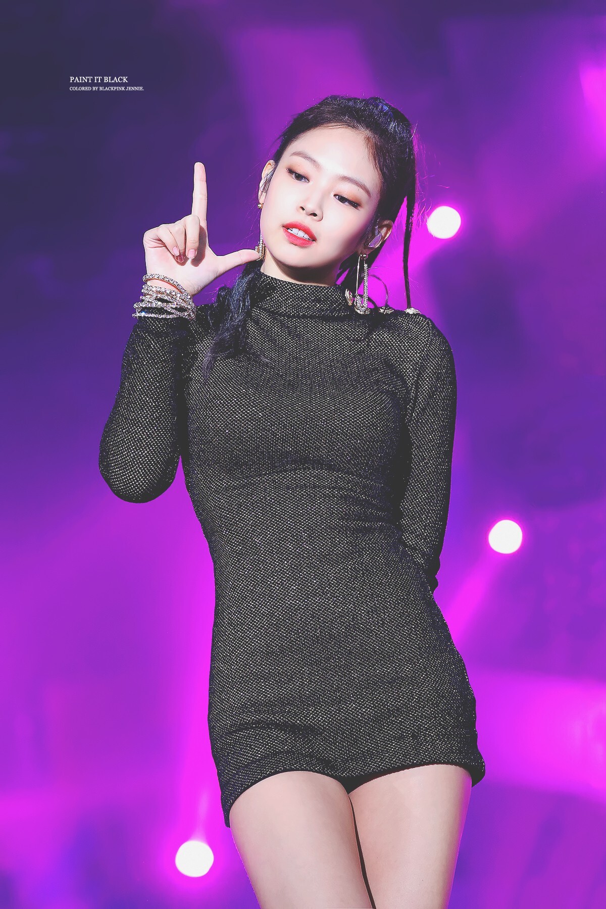 BLACKPINK JENNIE. Black and white.