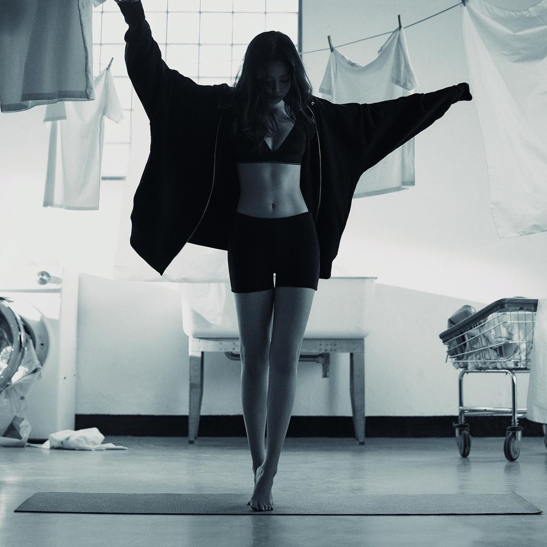BLACKPINK's JENNIE did a pictorial for Calvin Klein's underwear.