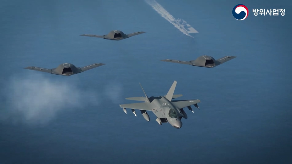미국: 한국아 KF-21은 알겠는데 뒤에 있는건 뭐니?