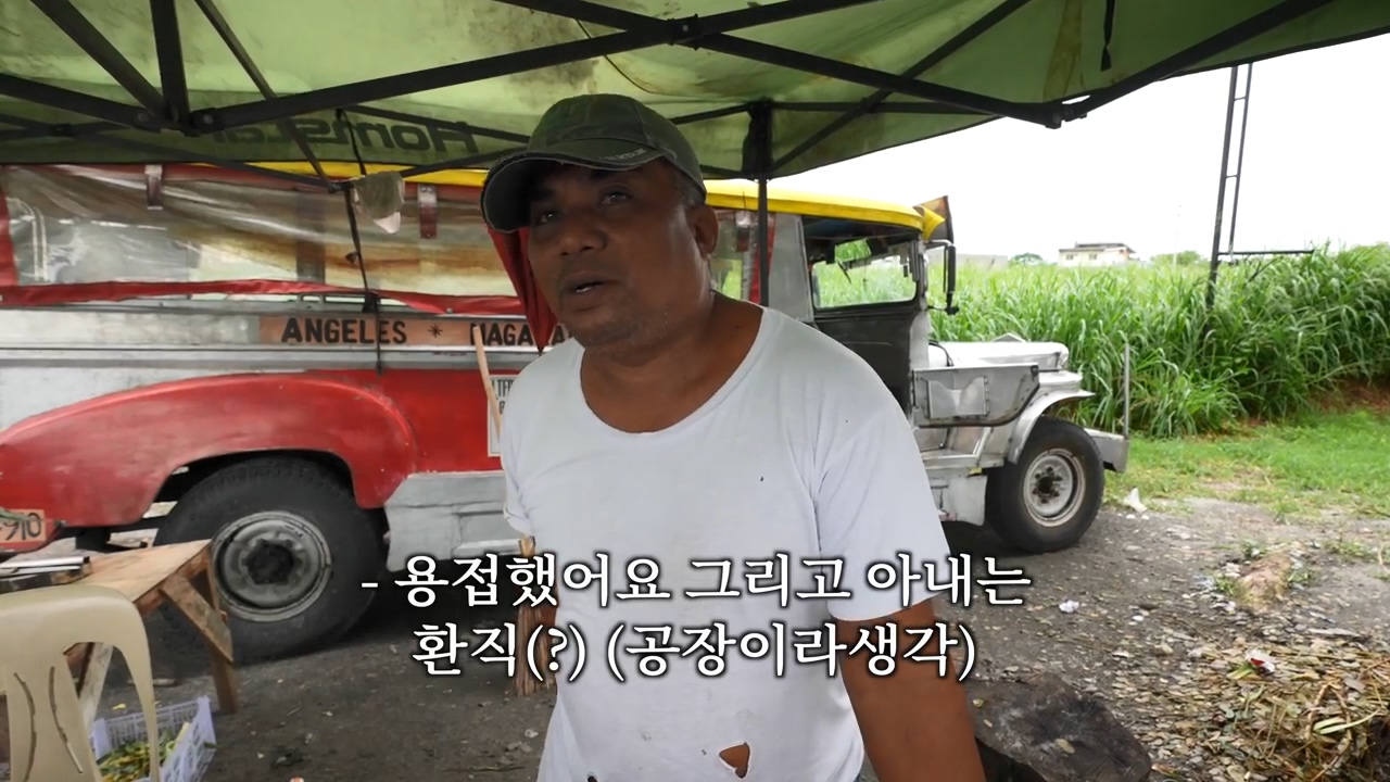 A Filipino street vendor who likes Korea and hates Japan.