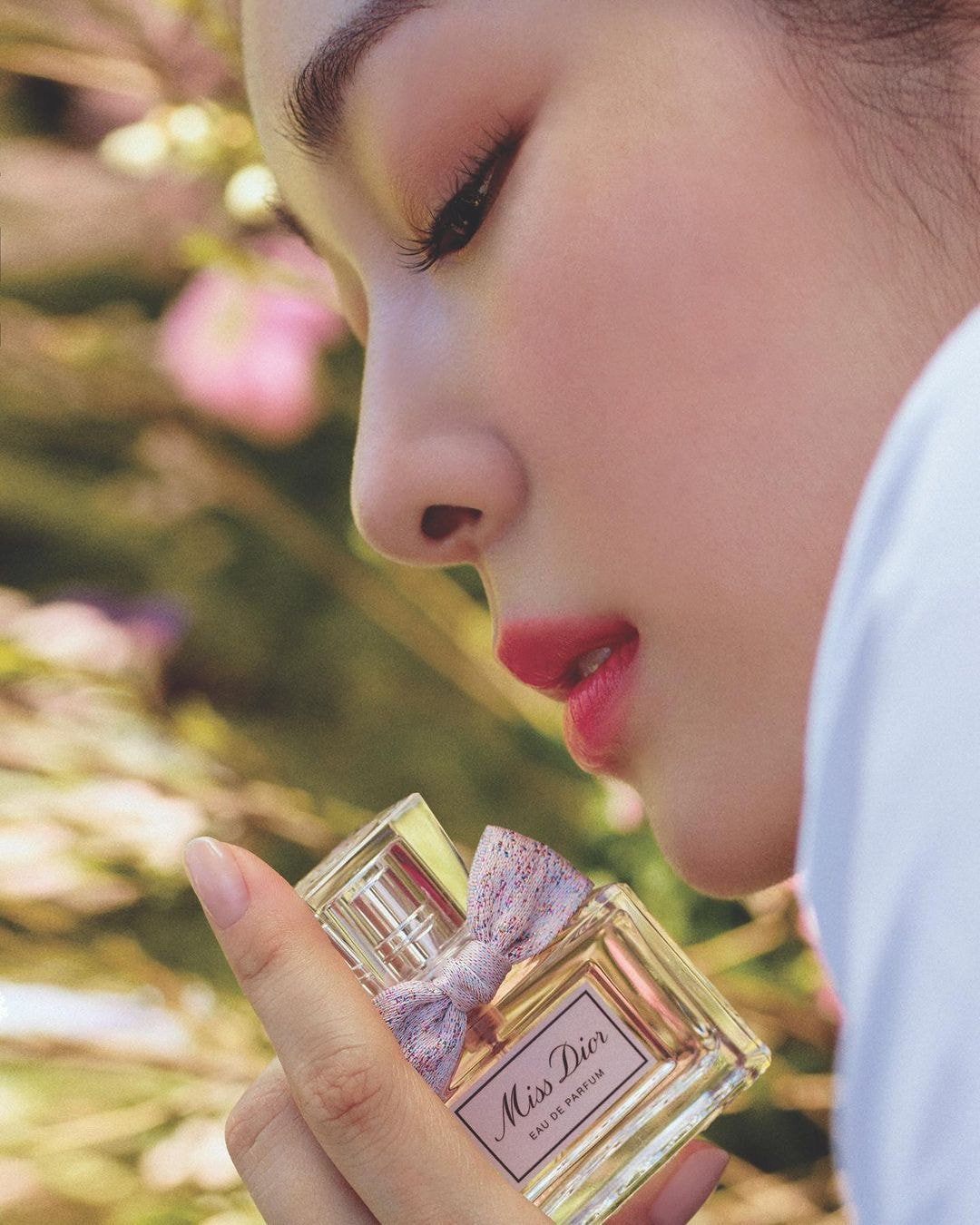 Kim Yuna's perfume pictorial.jpg