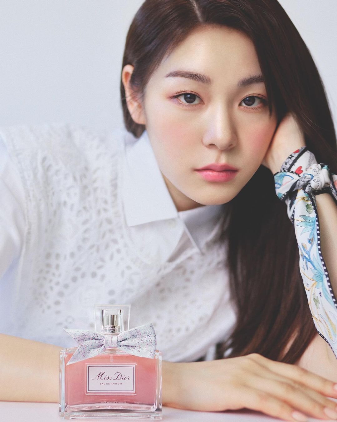 Kim Yuna's perfume pictorial.jpg