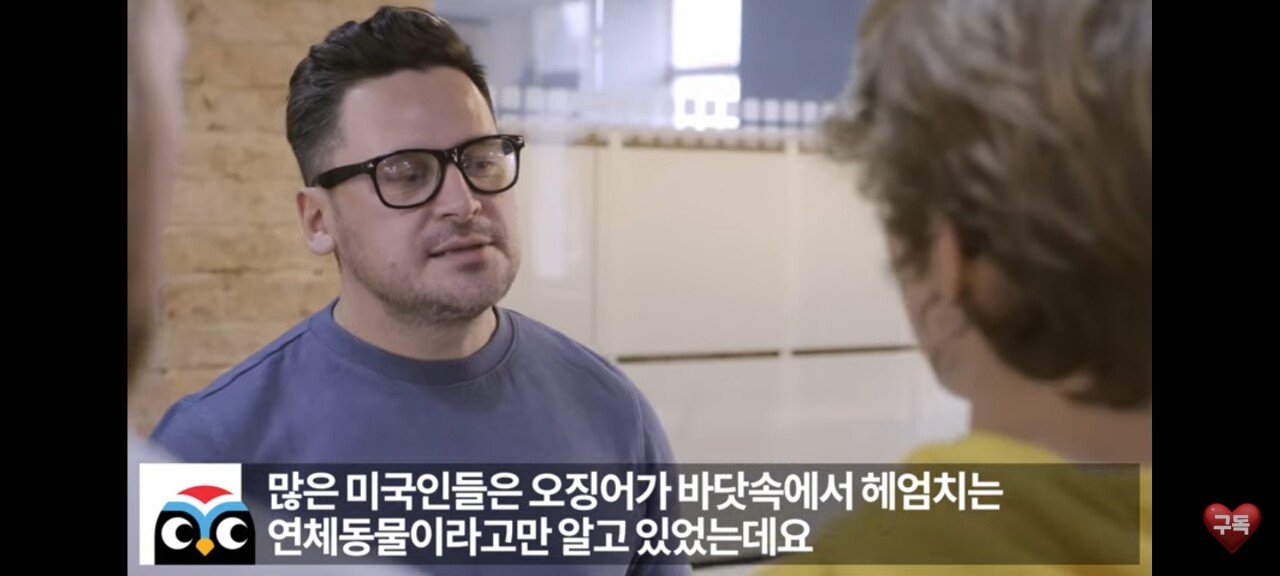 오징어게임 때문에 덩달아 인기가 오른 것