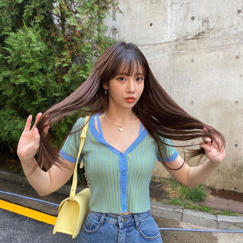 Innocent straight hair, Yoo Ji-Ae. Lovelyz Instagram.
