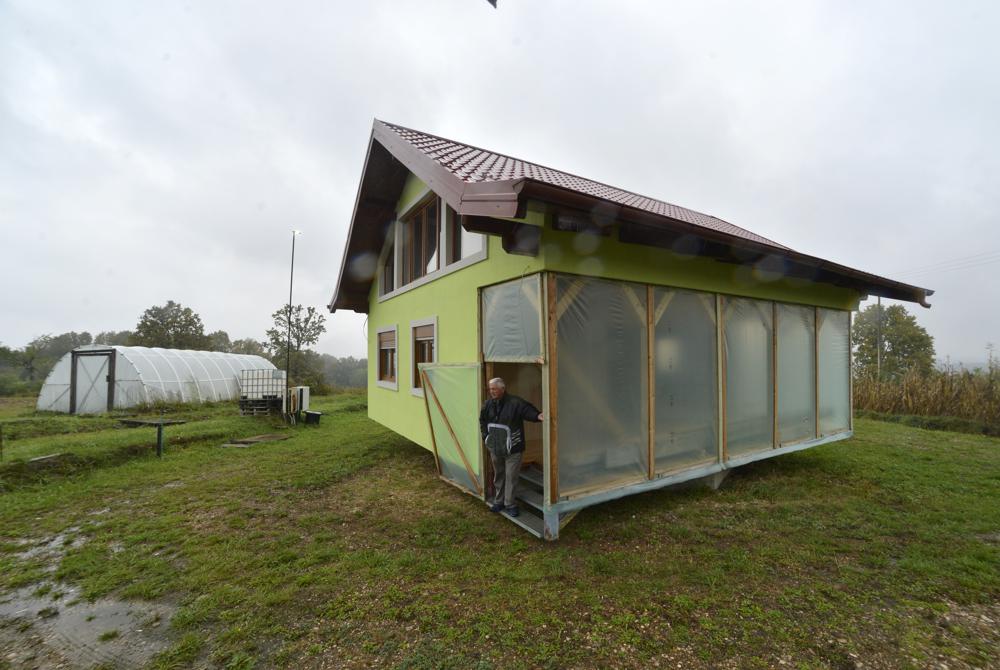 Bosnian old man who built a rotating house for his wife.