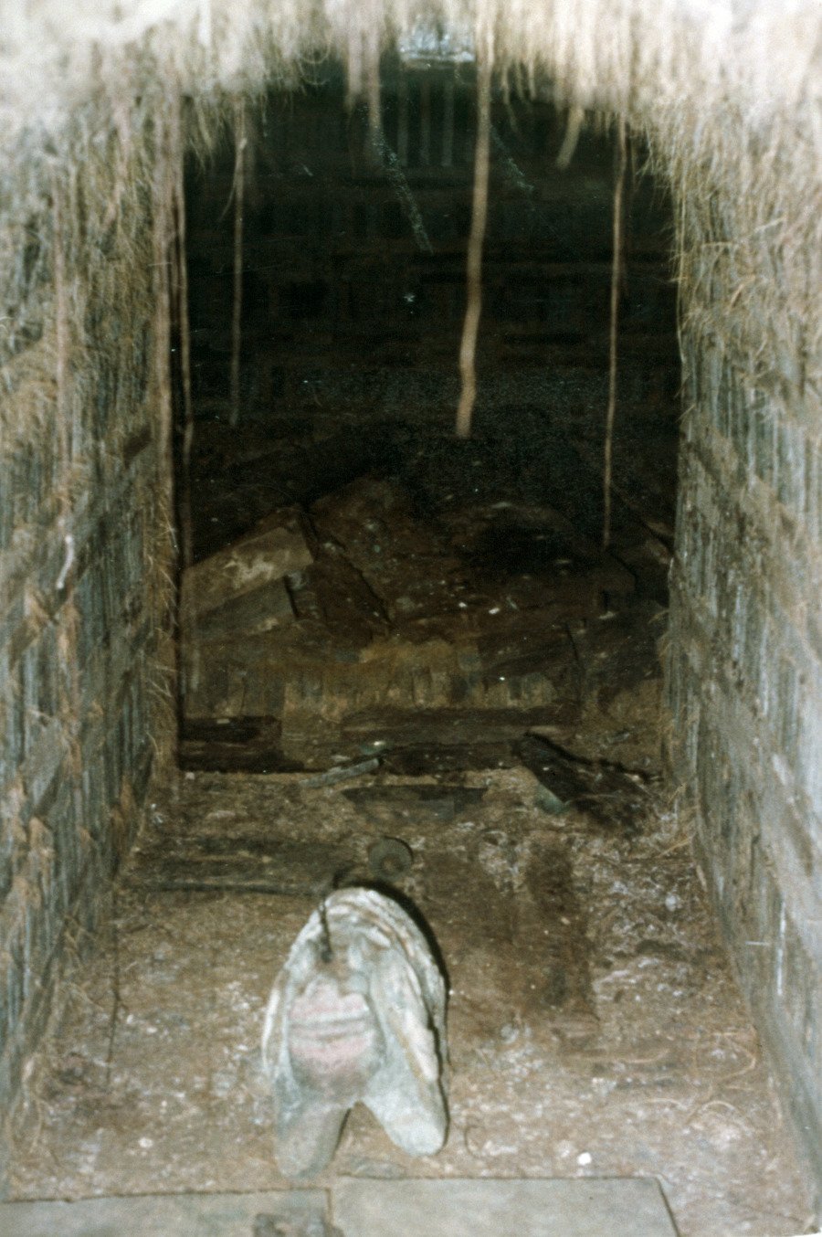 The tomb of King Muryeong.jpg.