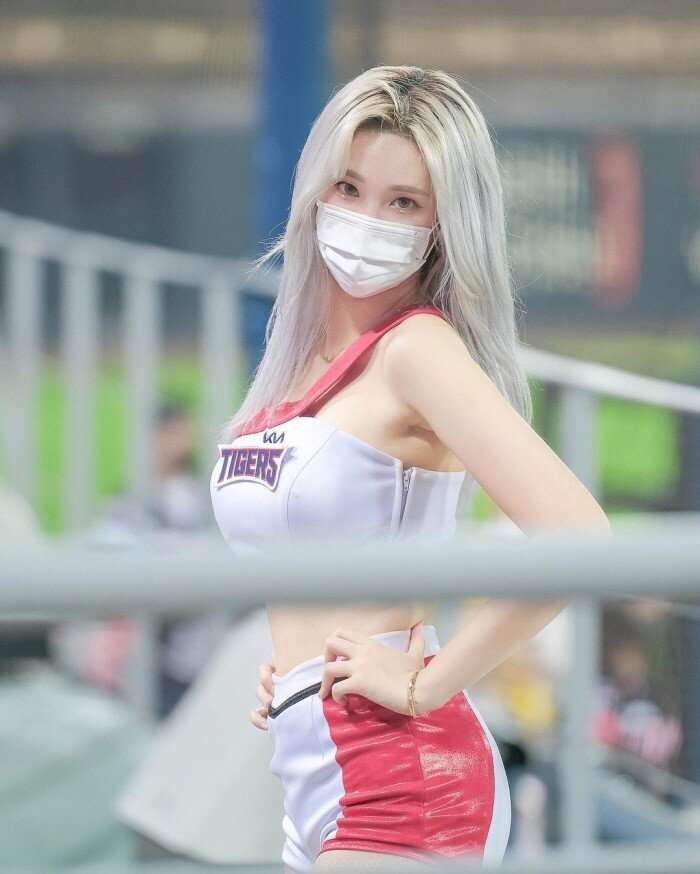 Cheerleader Kim Hyunji.