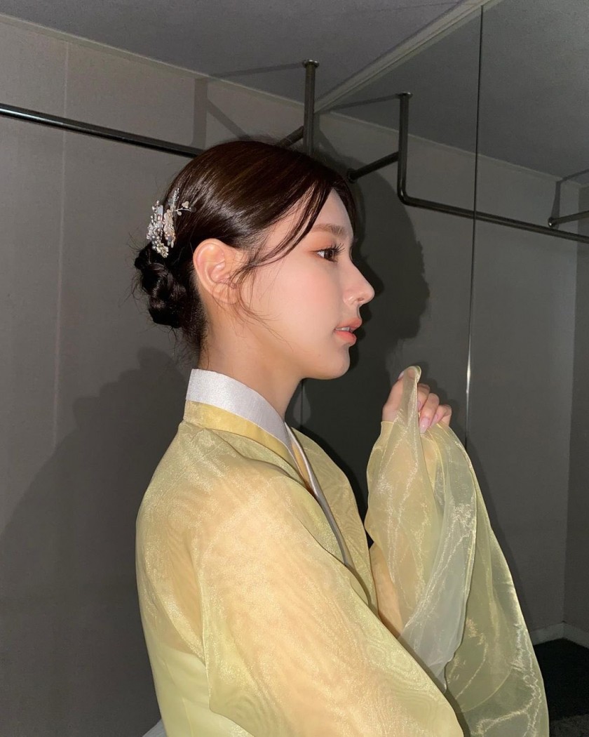 Miyeon, the stylish girls in hanbok.