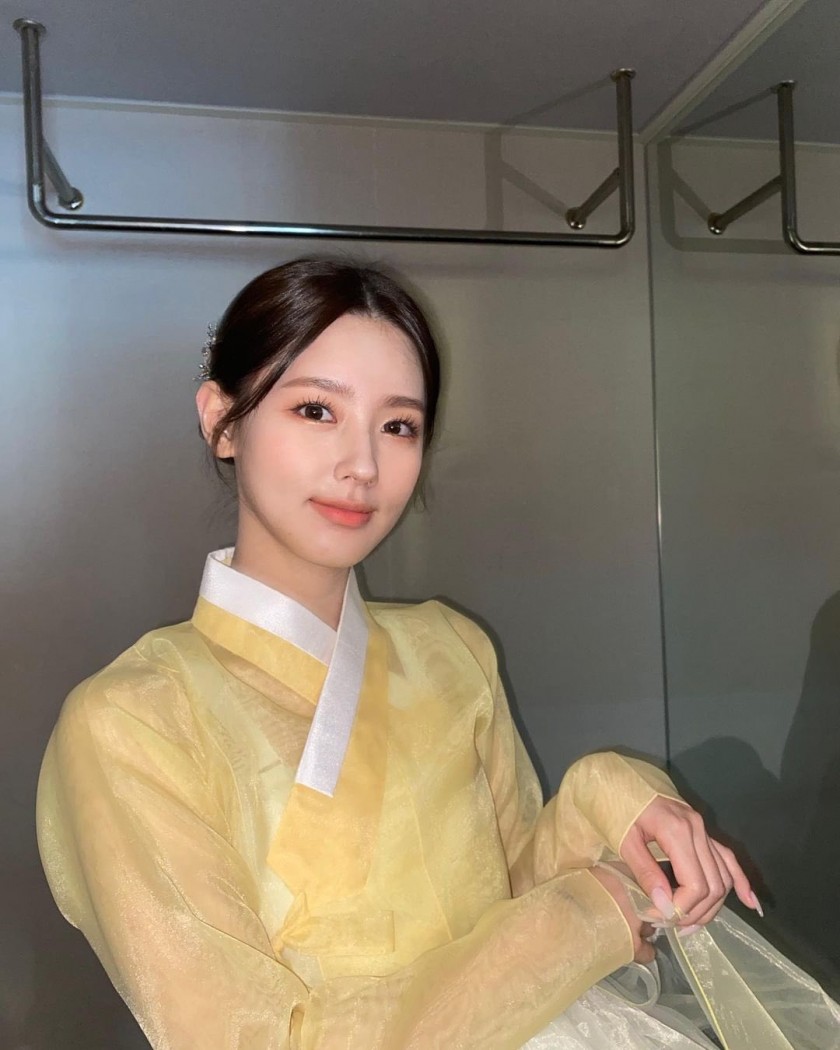 Miyeon, the stylish girls in hanbok.