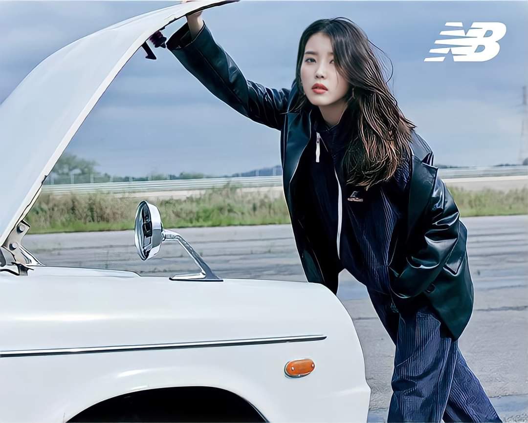 Chic IU. New Balance.