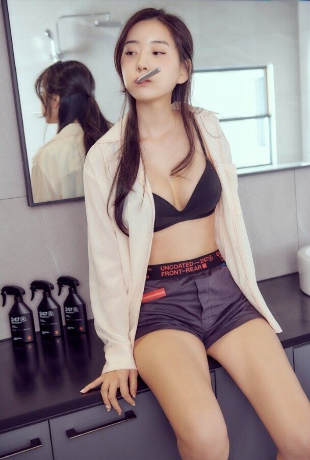 An underwear commercial featuring Shin Jaeeun as a model.