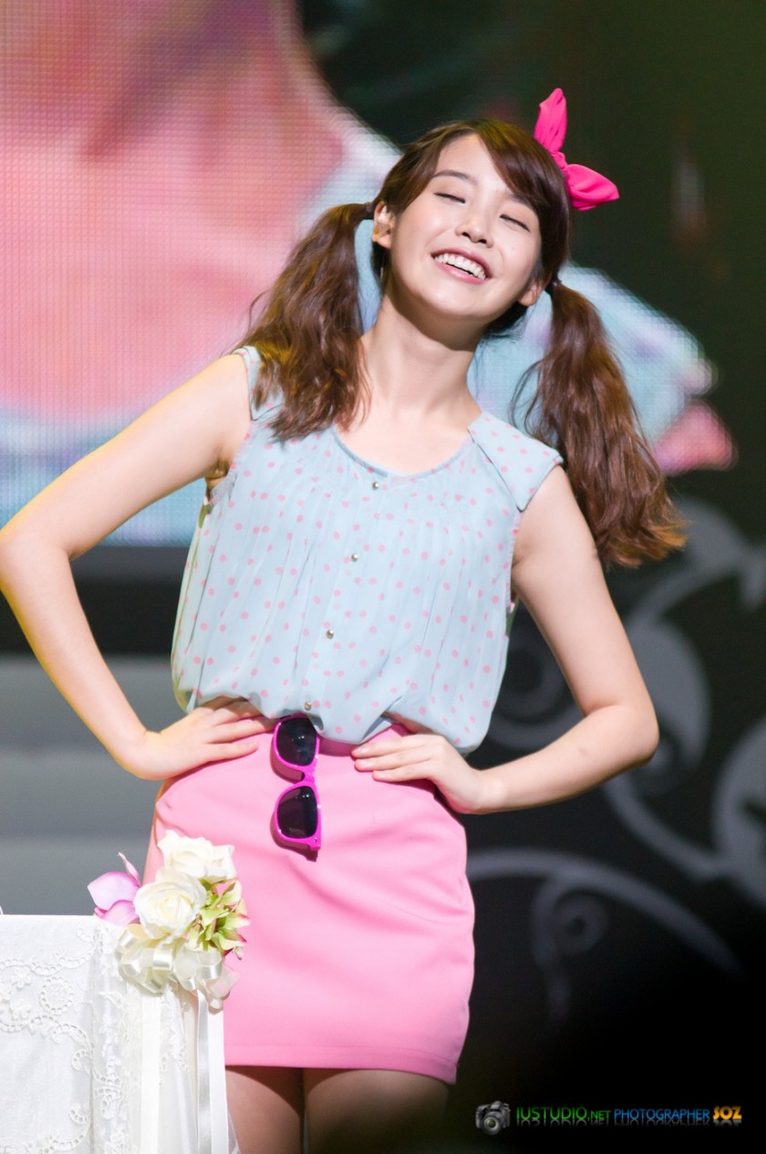 Pink skirt for IU's 1004th day anniversary event.