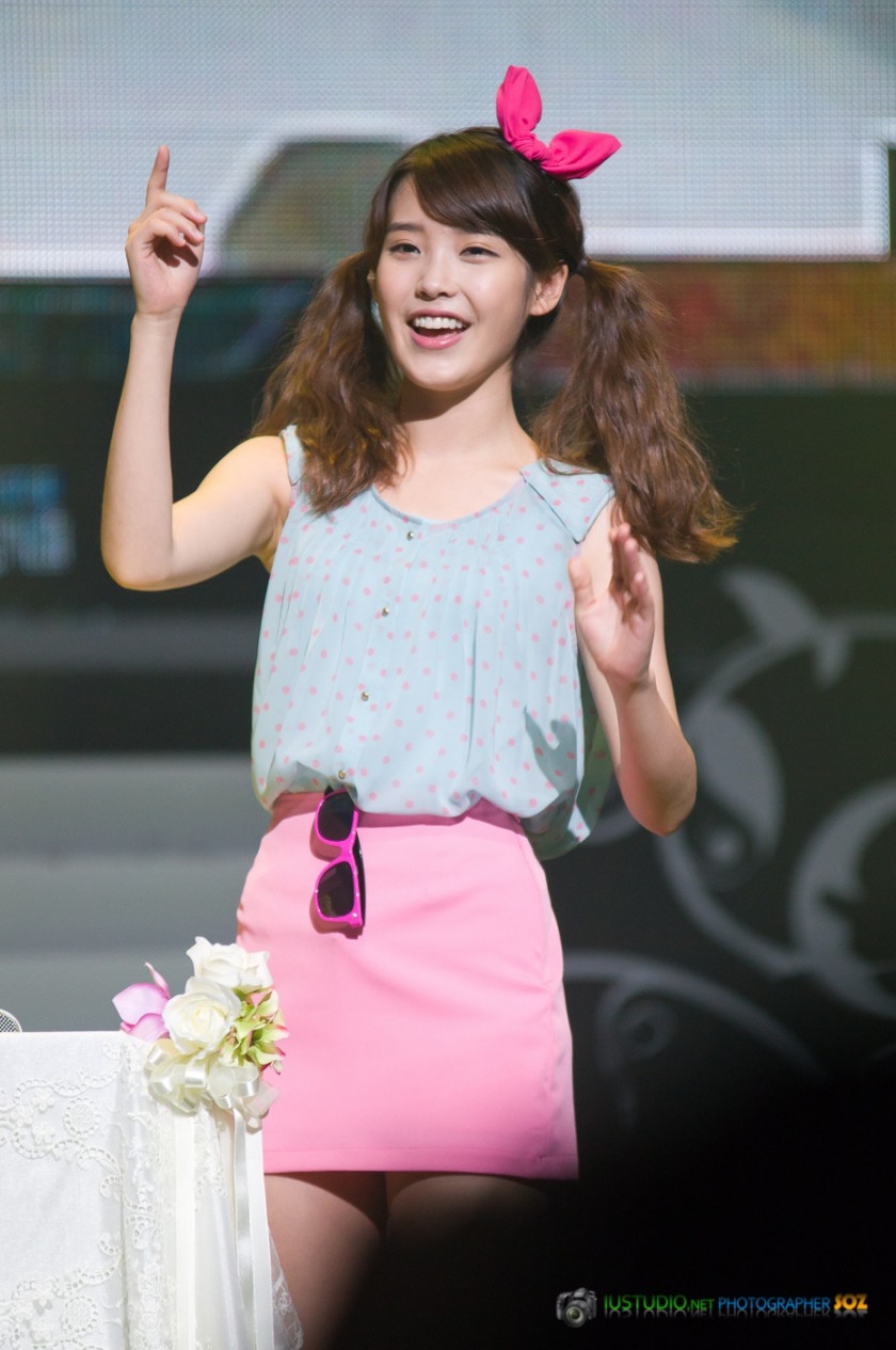 Pink skirt for IU's 1004th day anniversary event.