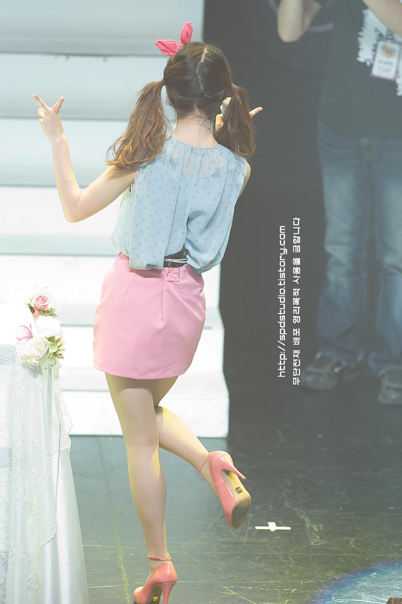 Pink skirt for IU's 1004th day anniversary event.