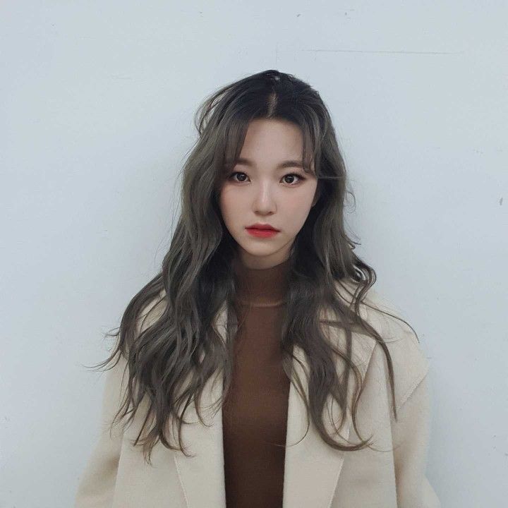 Fromis9 Baek Jiheon.