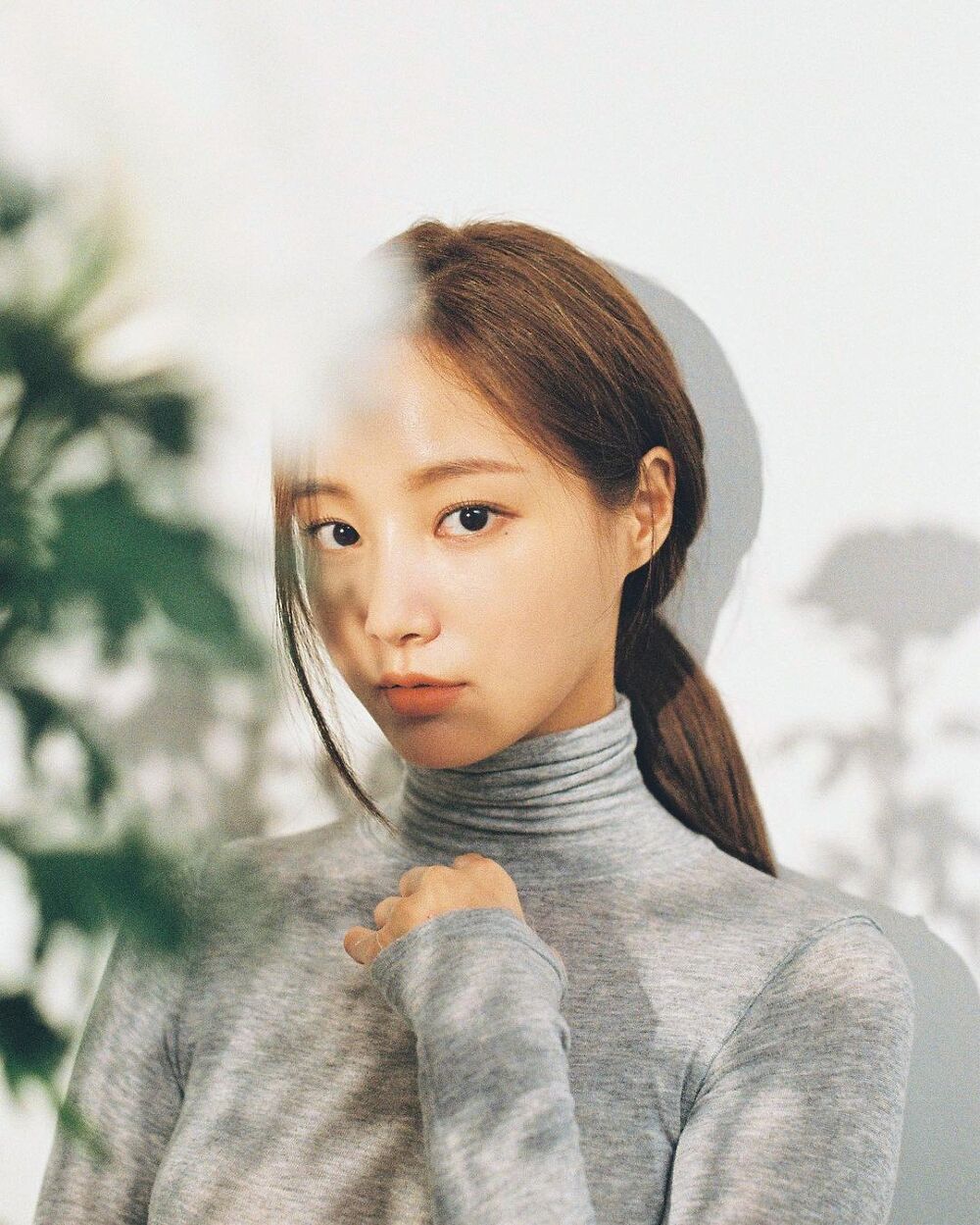 Thin gray turtleneck Yeonwoo Lee Dabin - Photoshoot