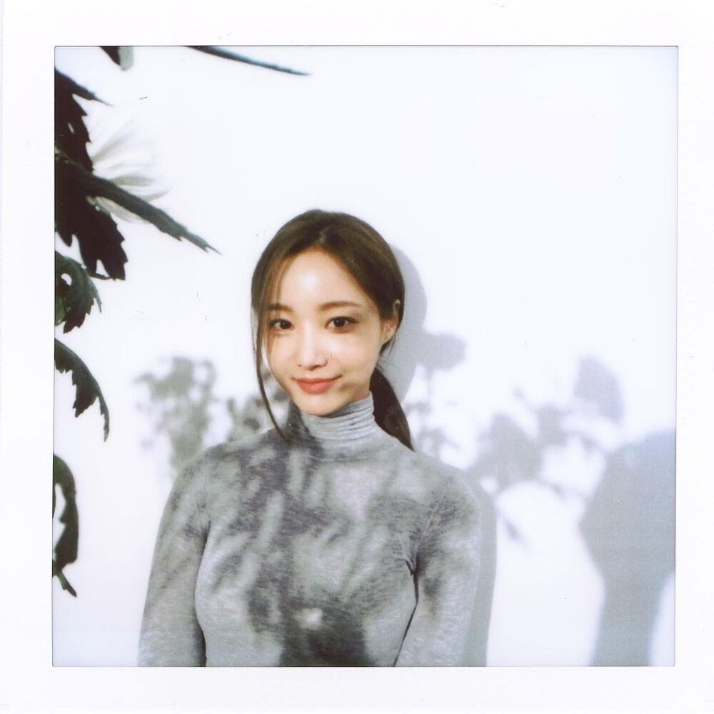 Thin gray turtleneck Yeonwoo Lee Dabin - Photoshoot