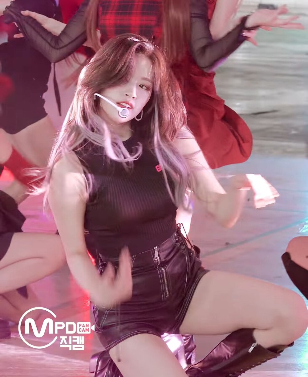 Ahn Yujin, the legendary sequence that was so hot that the fancams were censored.