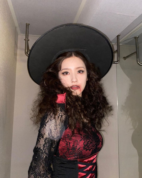 Halloween witch Miyeon.