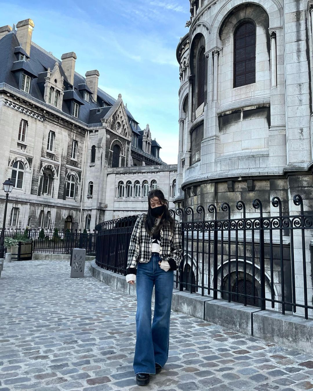 BLACKPINK Jisoo and Jennie dated in Paris.