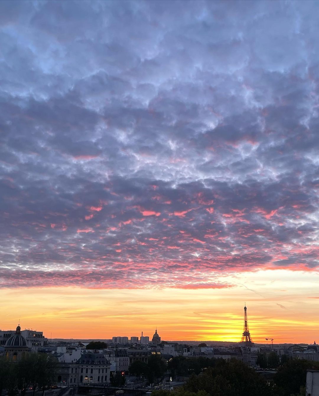 BLACKPINK Jisoo and Jennie dated in Paris.