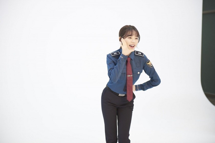 Model Sohye of the Ministry of Public Administration and Security. Female economic uniform office look body.