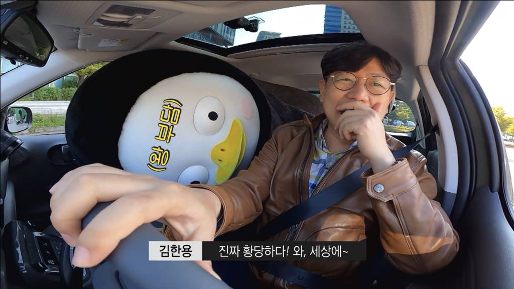 Pengsoo test-driveed Hyundai Casper.