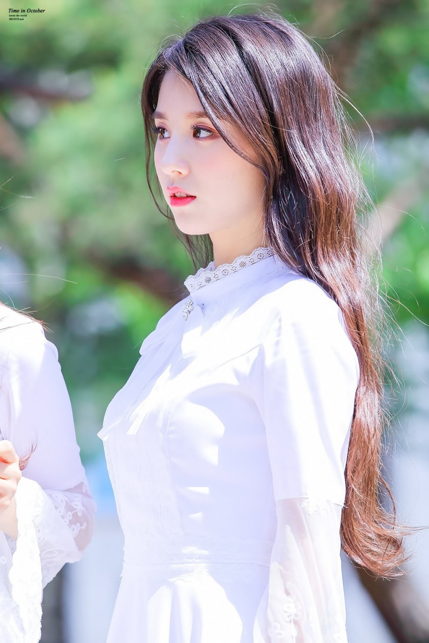 LOONA HeeJin.