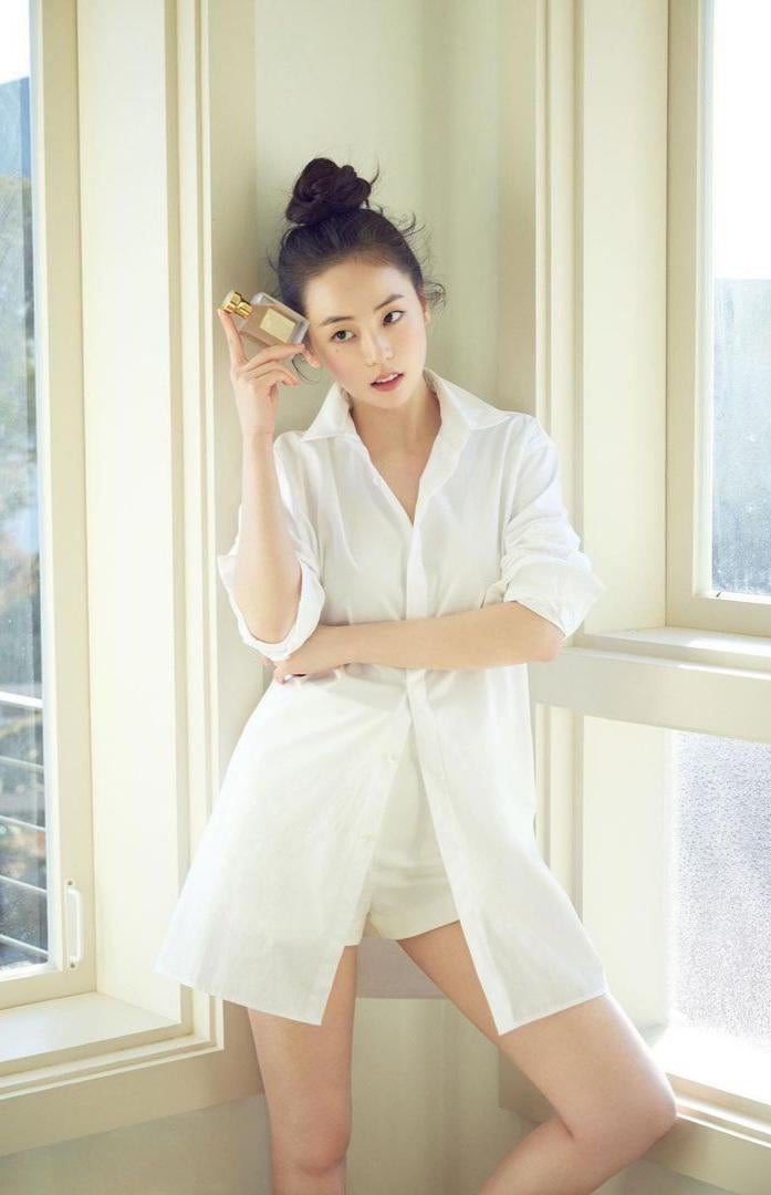 Cosmopolitan pictorial. Soft sexy Ahn Sohee.
